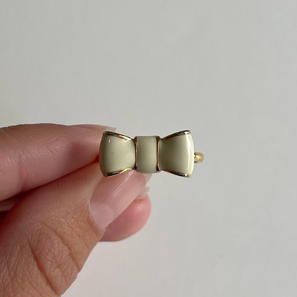 KATE SPADE GOLD AND IVORY ENAMEL BOW RING